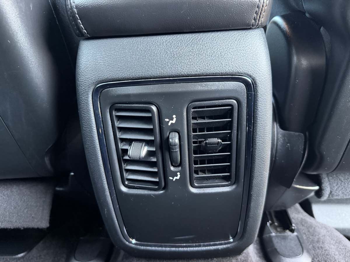 Jeep Grand Cherokee photo 33