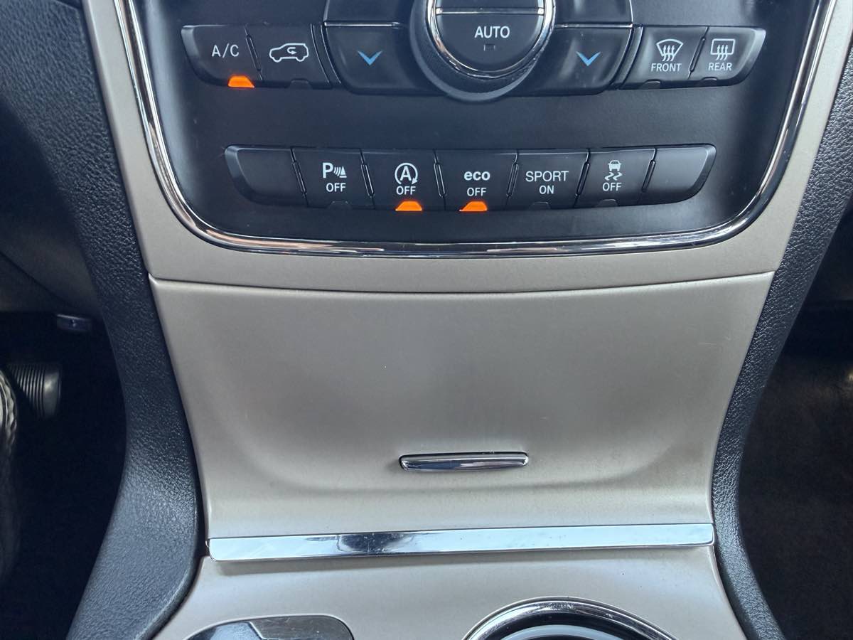 Jeep Grand Cherokee photo 60