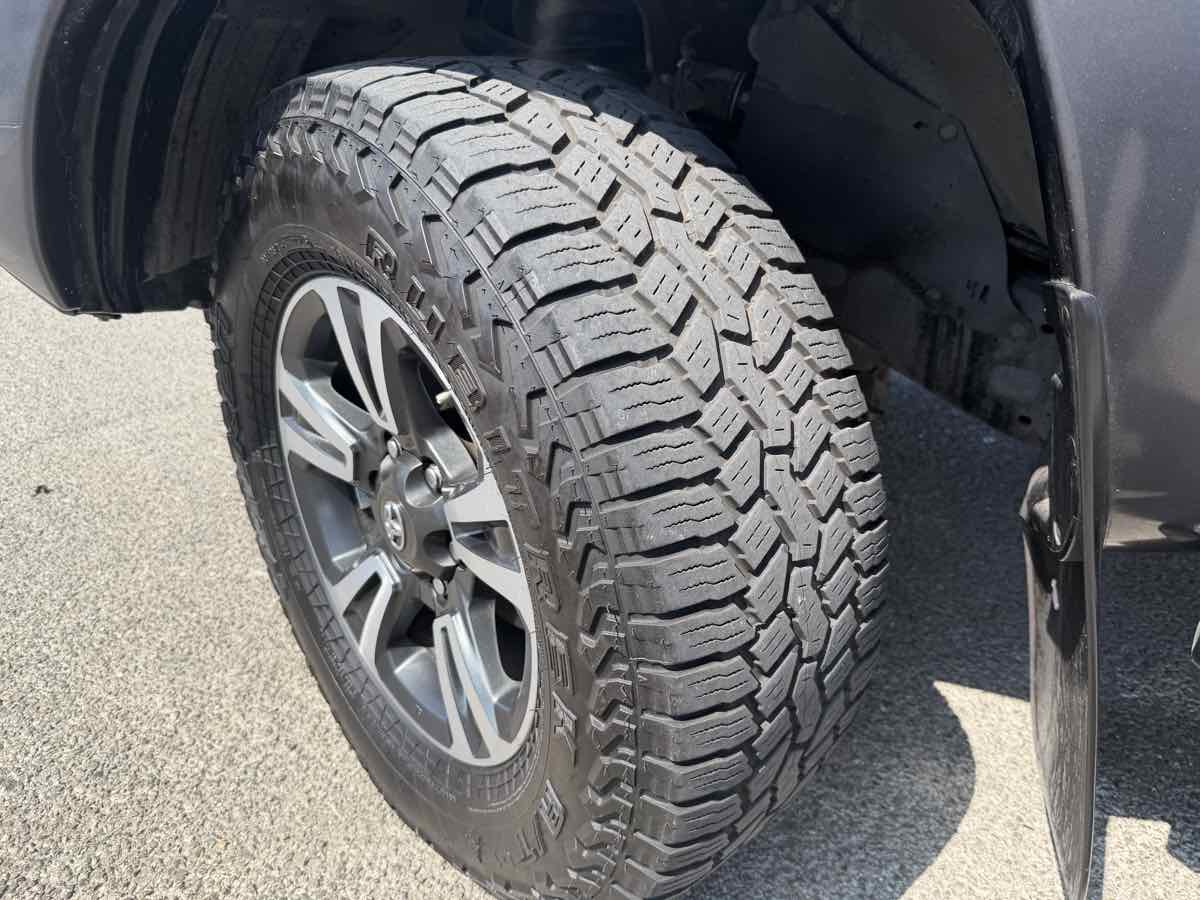 Toyota Tacoma photo 6