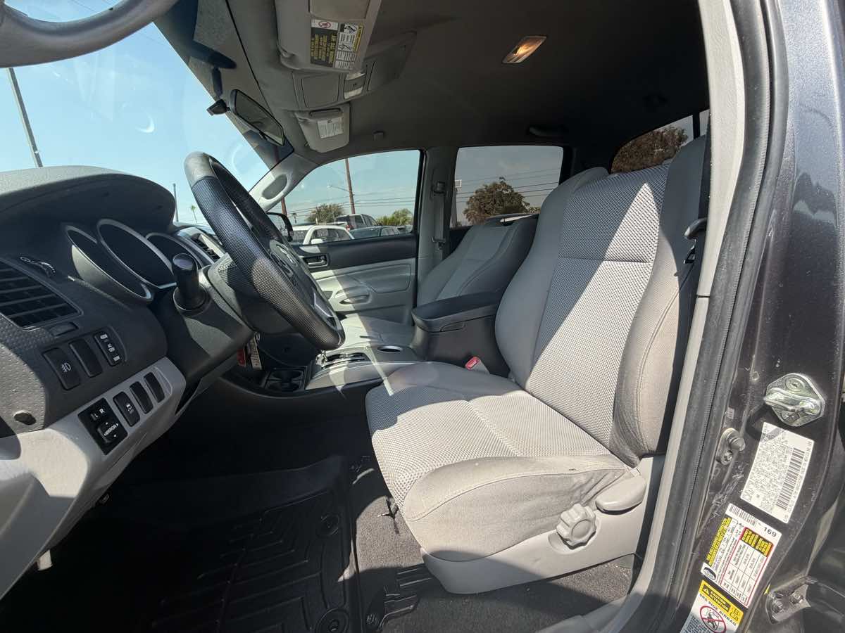 Toyota Tacoma photo 11