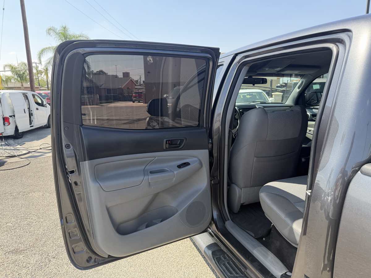 Toyota Tacoma photo 15