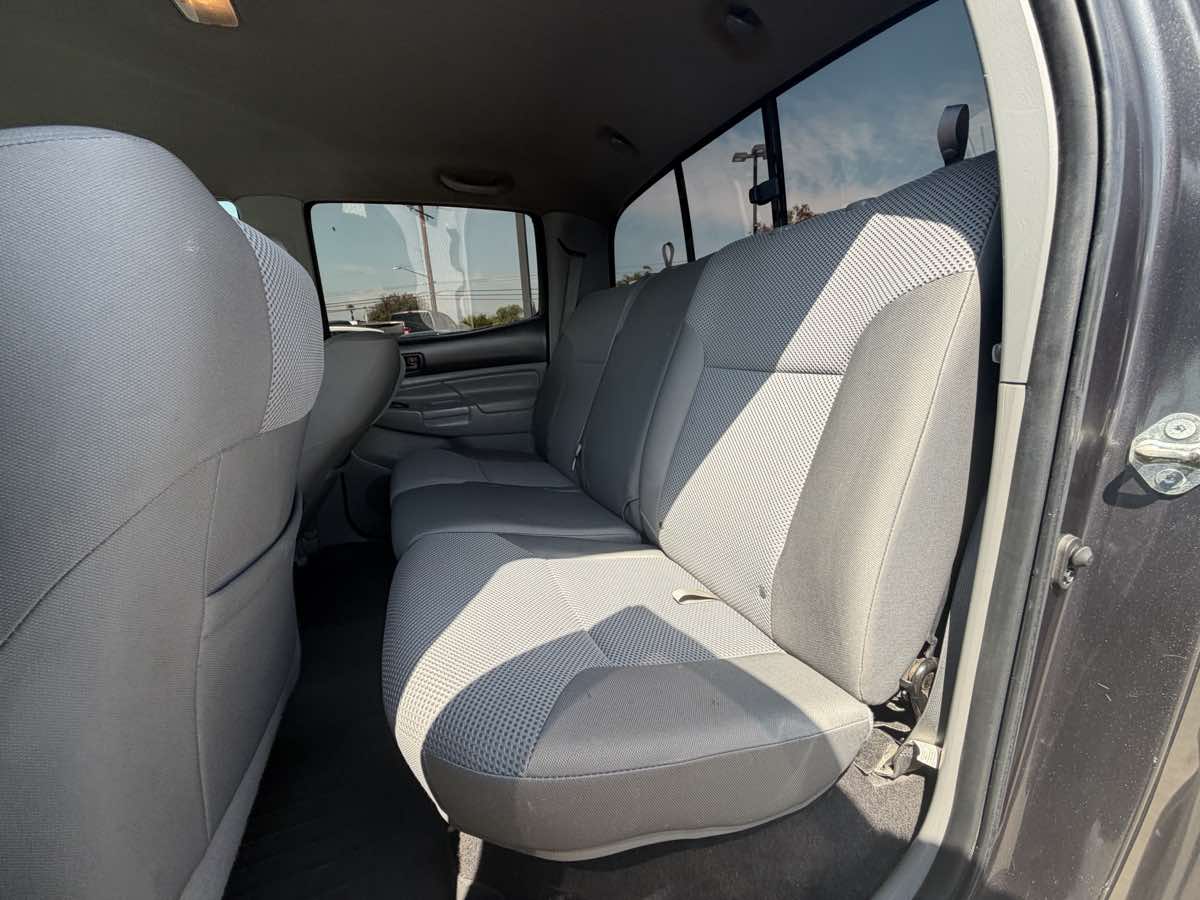 Toyota Tacoma photo 19