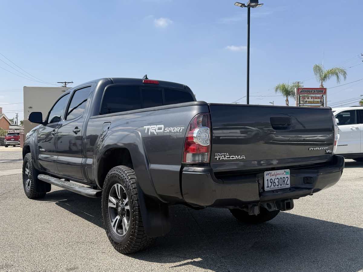 Toyota Tacoma photo 21