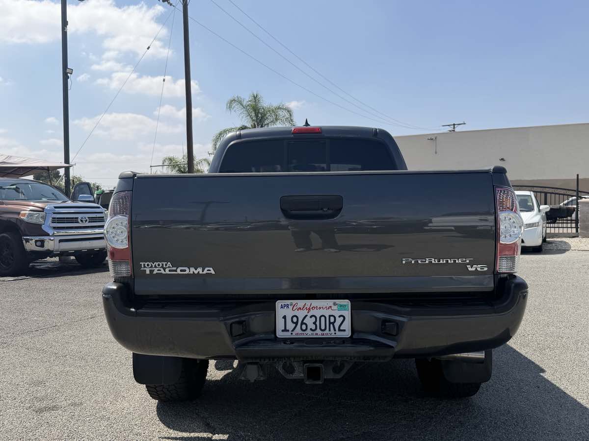 Toyota Tacoma photo 22