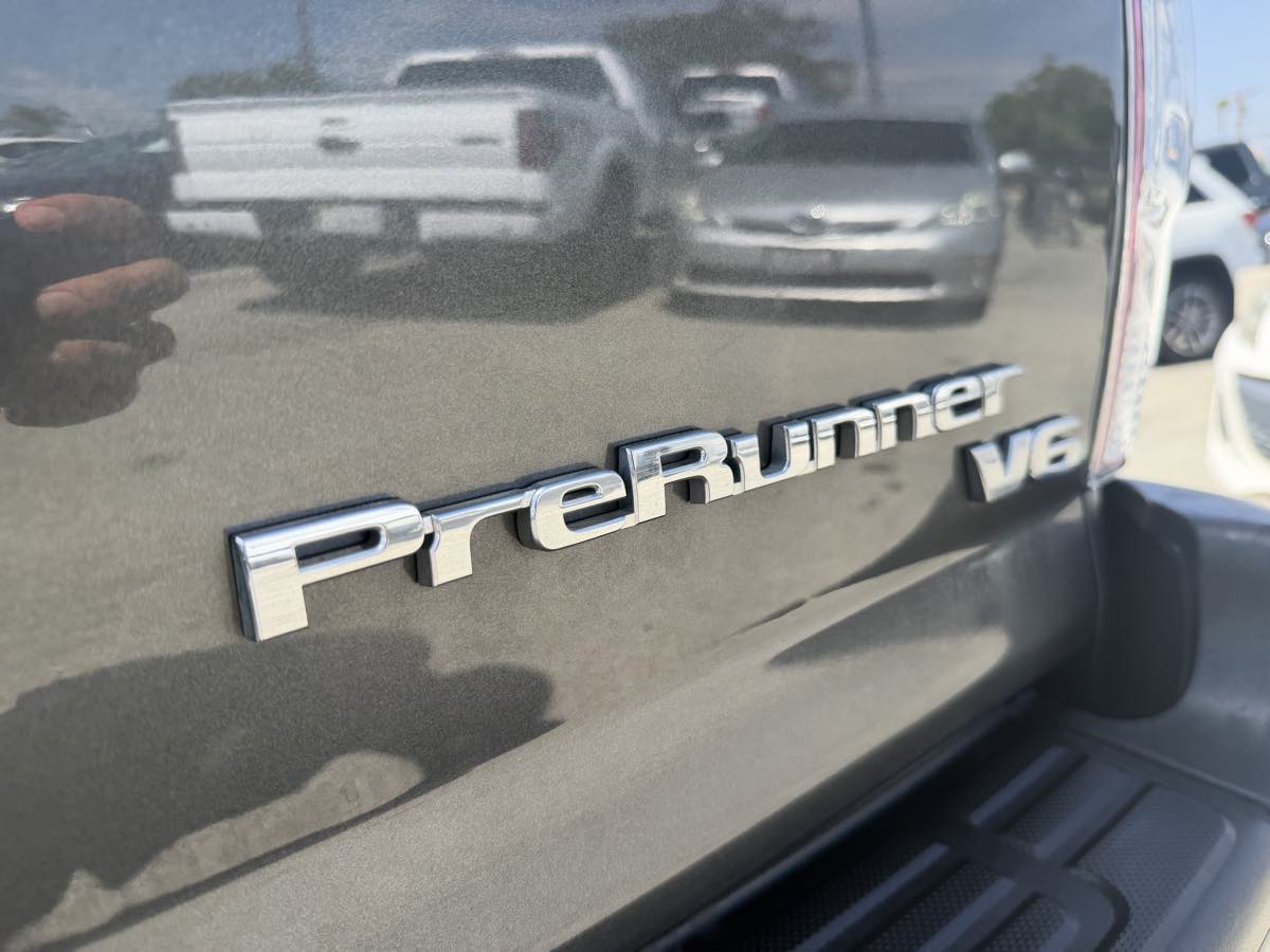 Toyota Tacoma photo 24