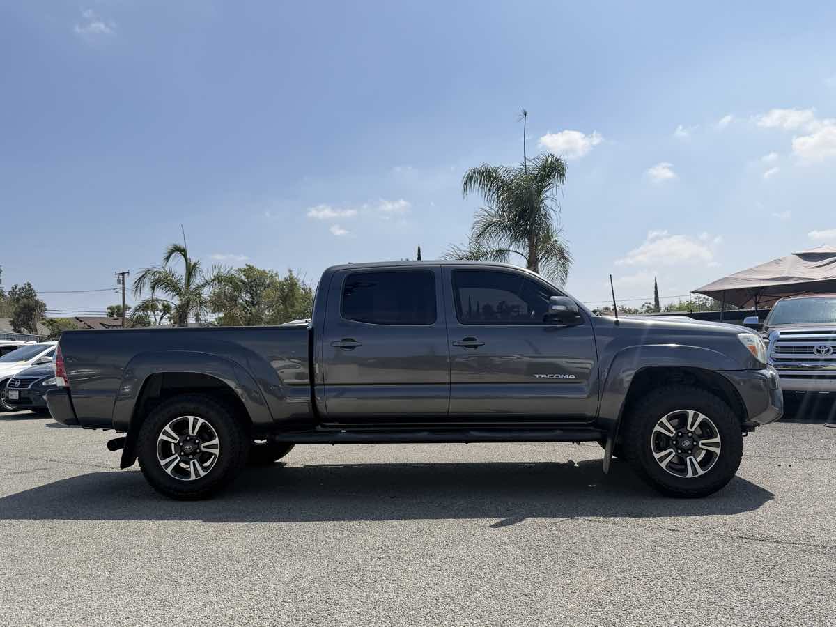 Toyota Tacoma photo 31