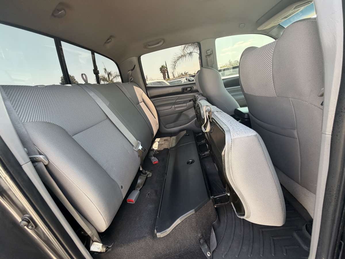 Toyota Tacoma photo 34