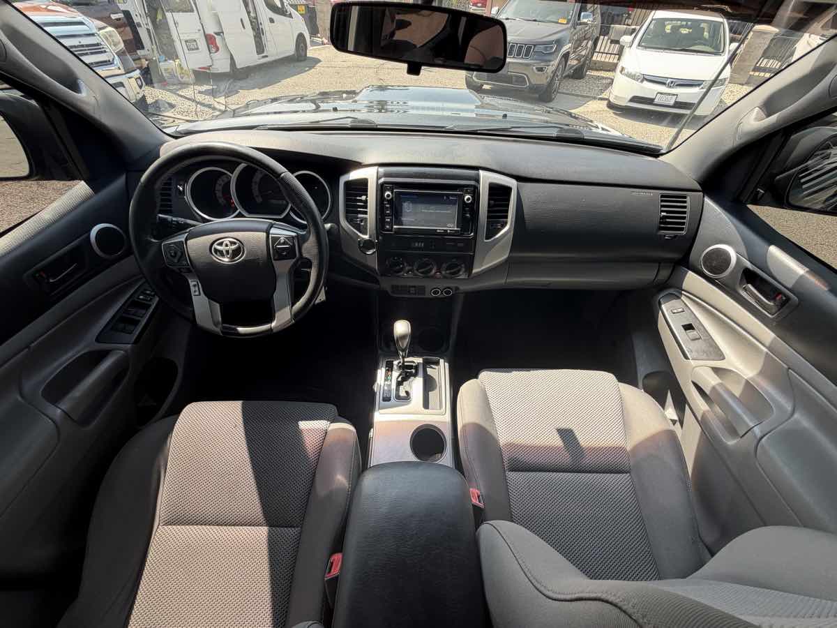 Toyota Tacoma photo 39
