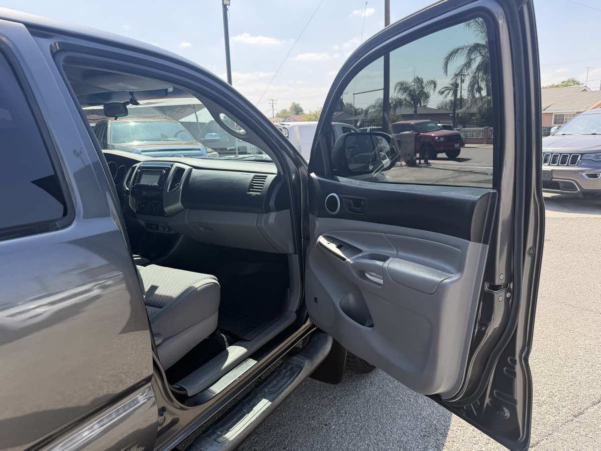 Toyota Tacoma photo 41