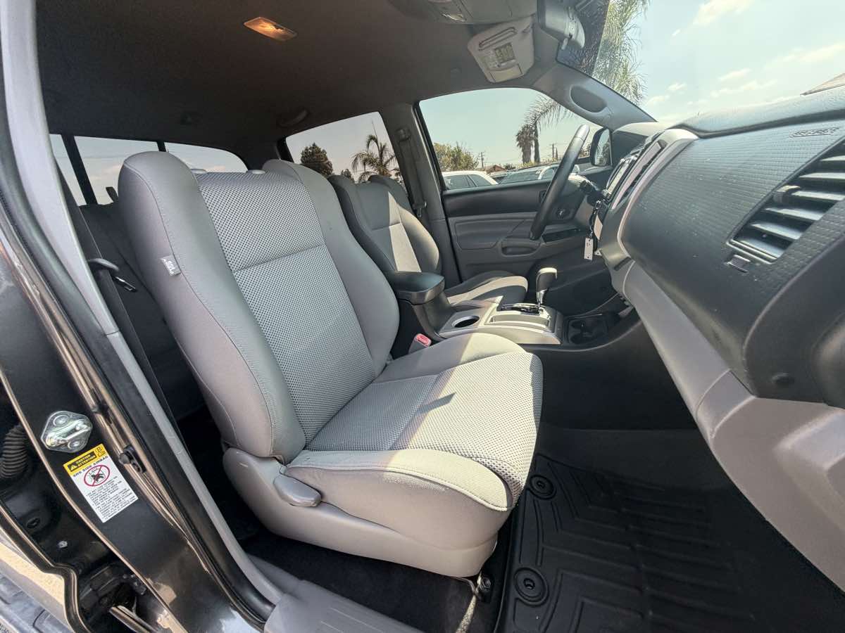 Toyota Tacoma photo 42