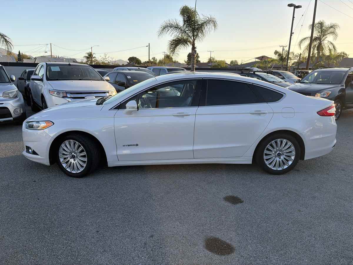 Ford Fusion photo 2