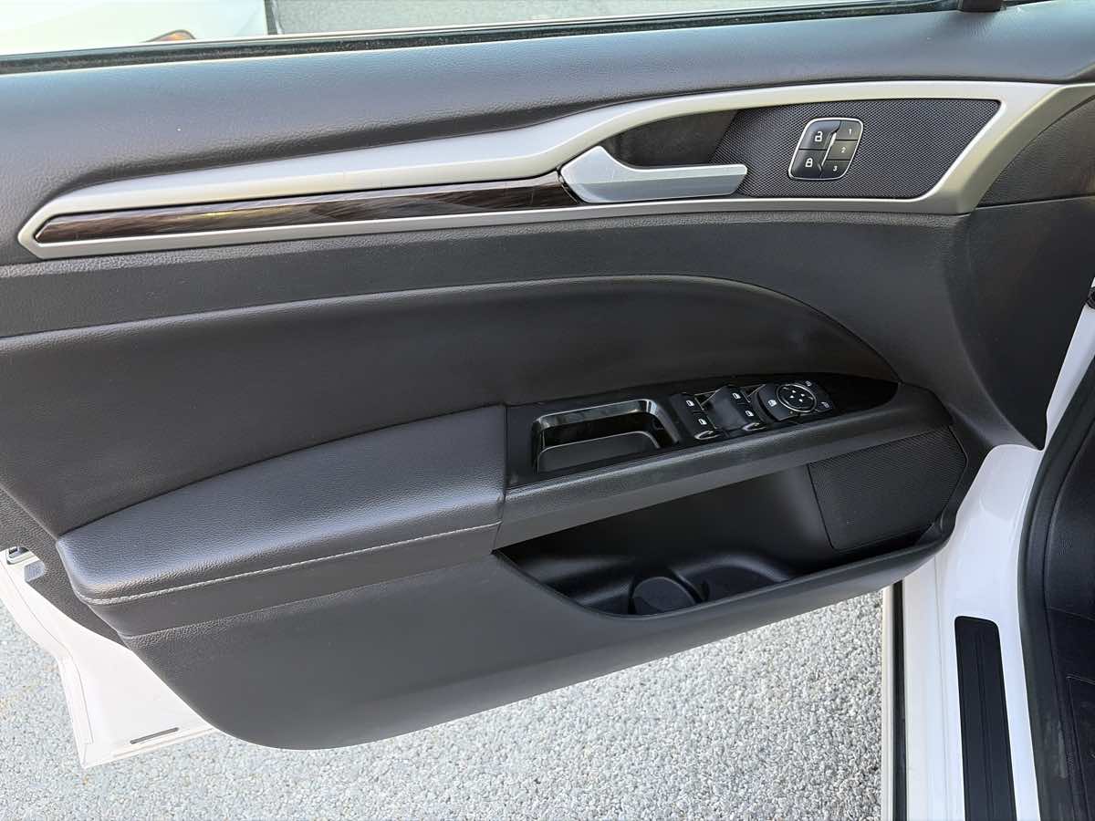 Ford Fusion photo 7