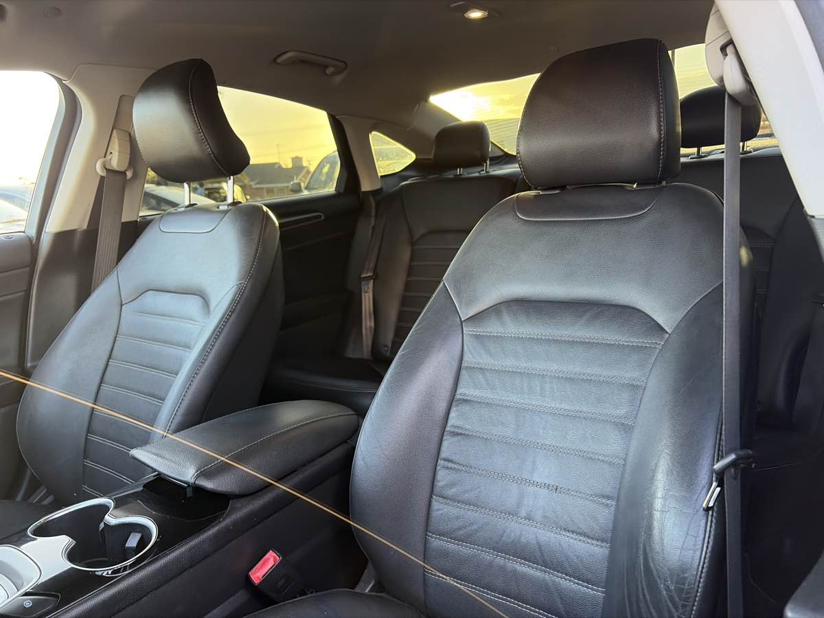 Ford Fusion photo 8