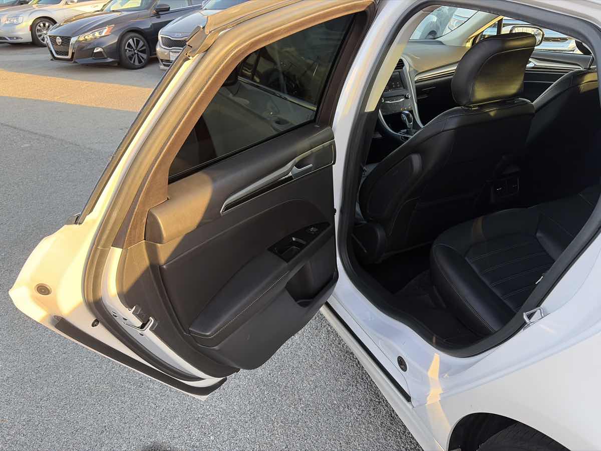 Ford Fusion photo 11