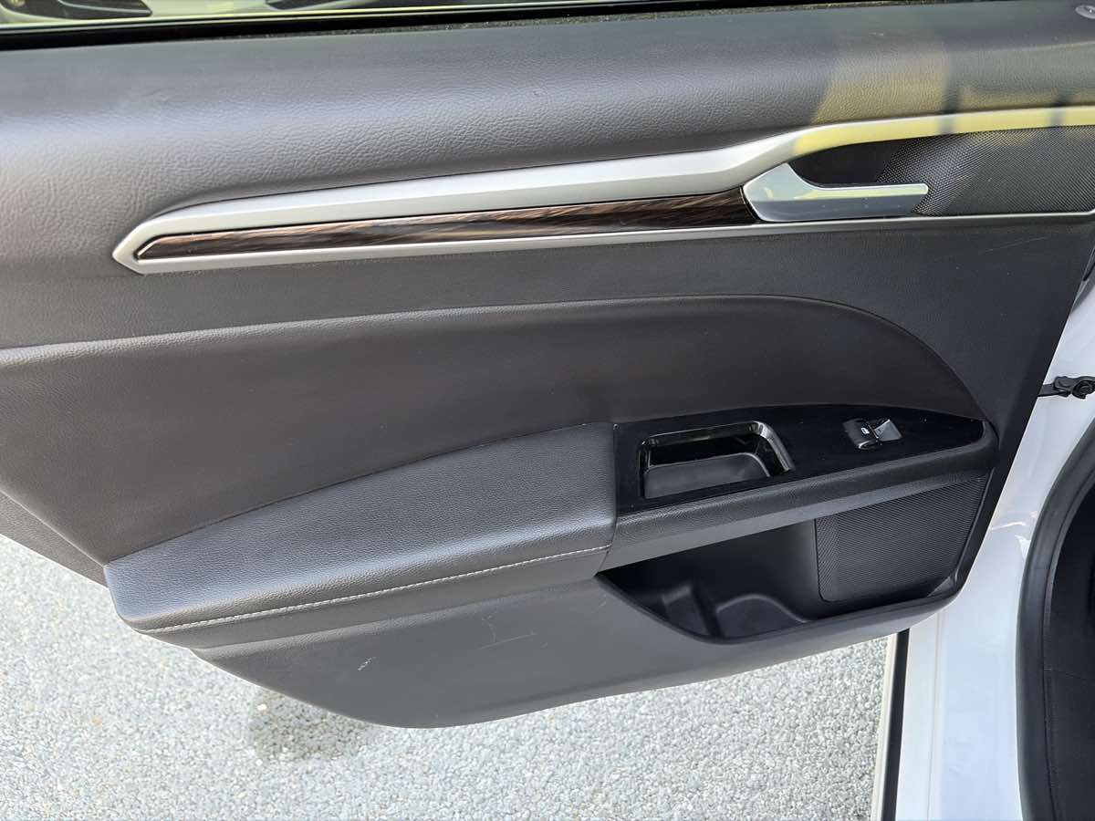 Ford Fusion photo 12