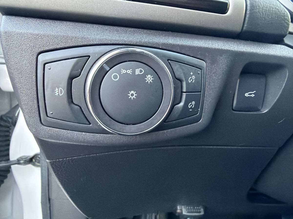 Ford Fusion photo 37
