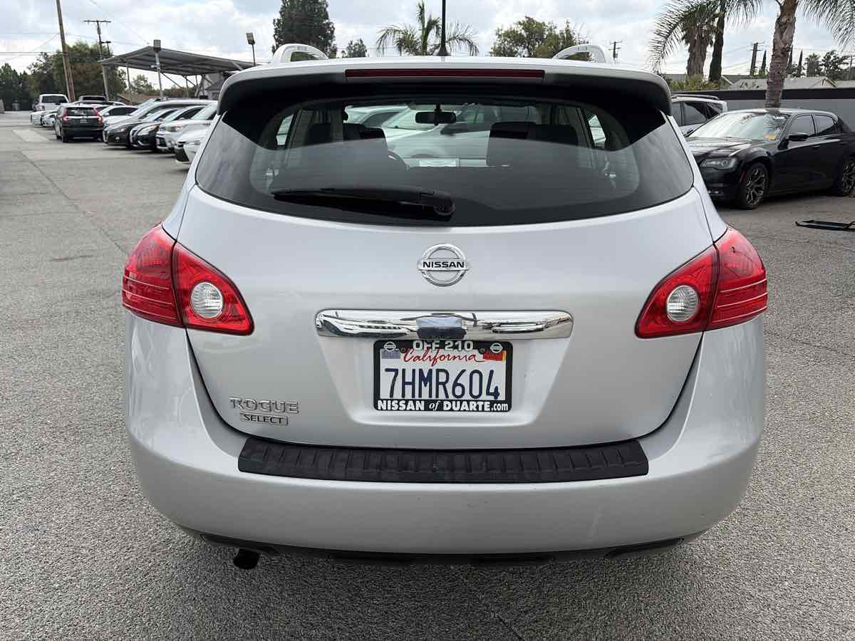 Nissan Rogue Select photo 3