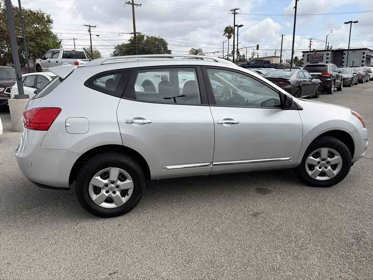 Nissan Rogue Select photo 4