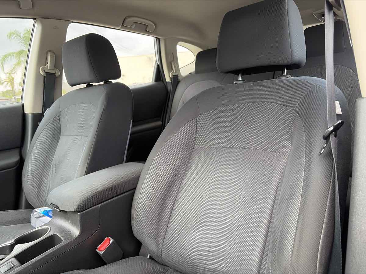 Nissan Rogue Select photo 8