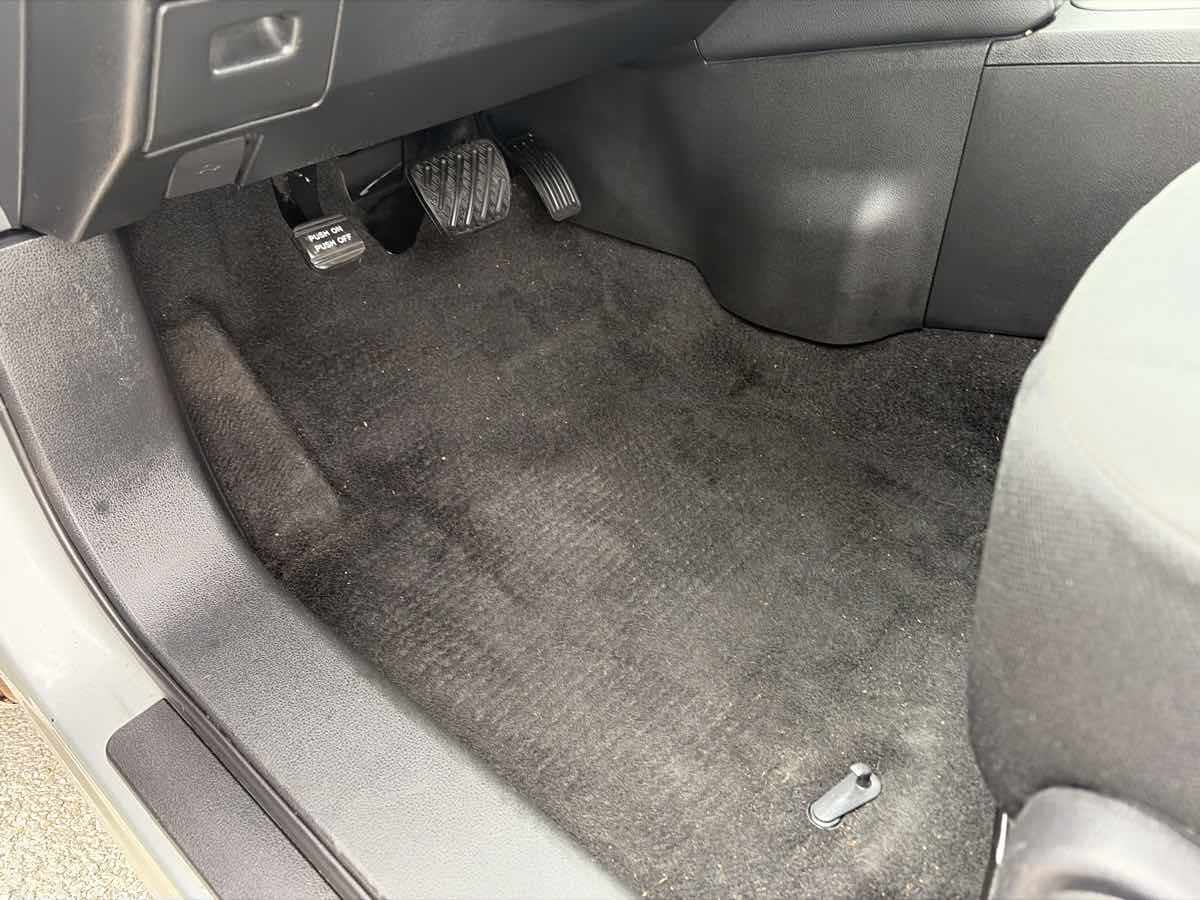 Nissan Rogue Select photo 9