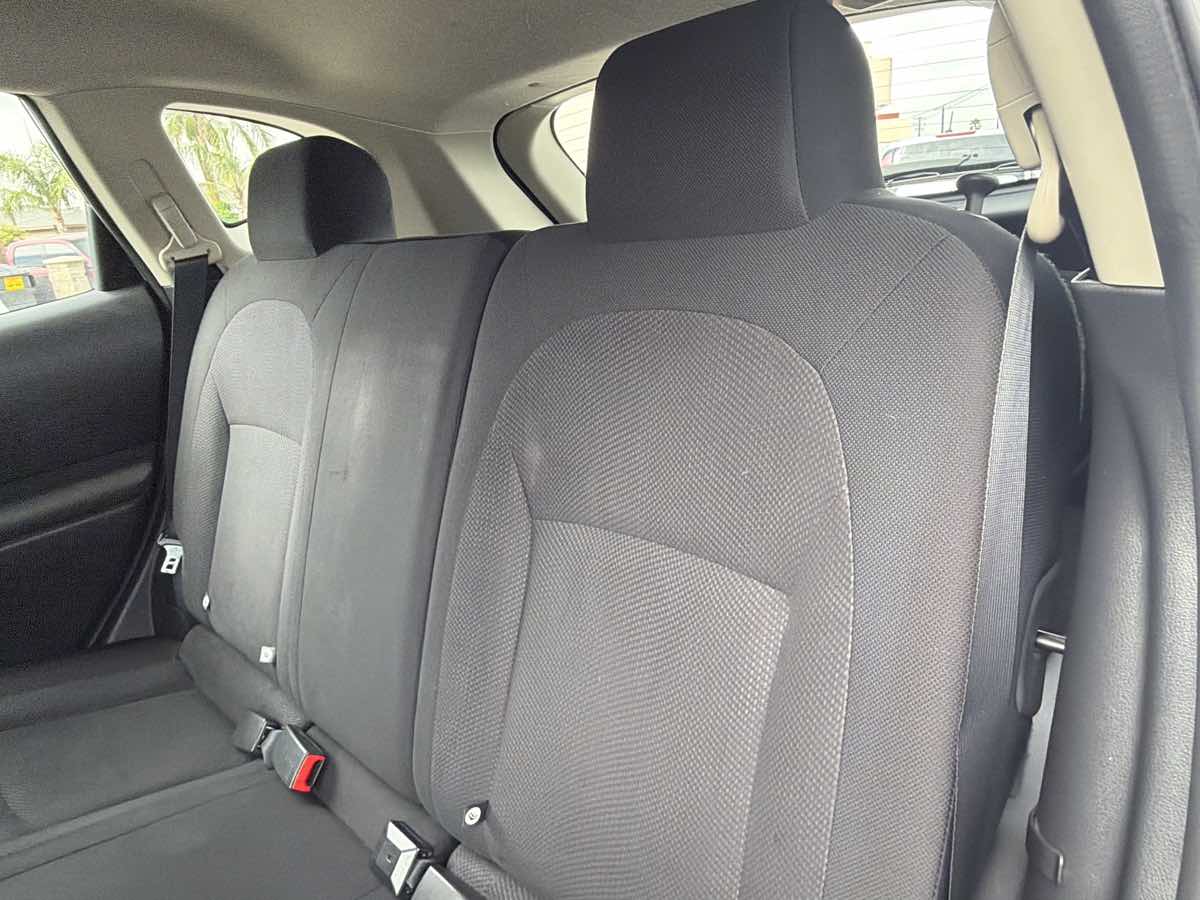 Nissan Rogue Select photo 12