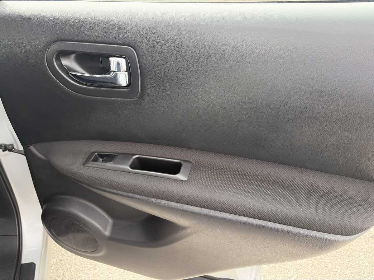 Nissan Rogue Select photo 19