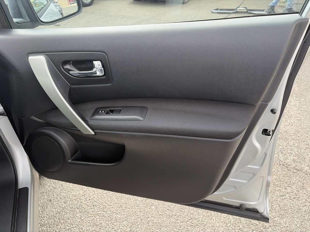 Nissan Rogue Select photo 22