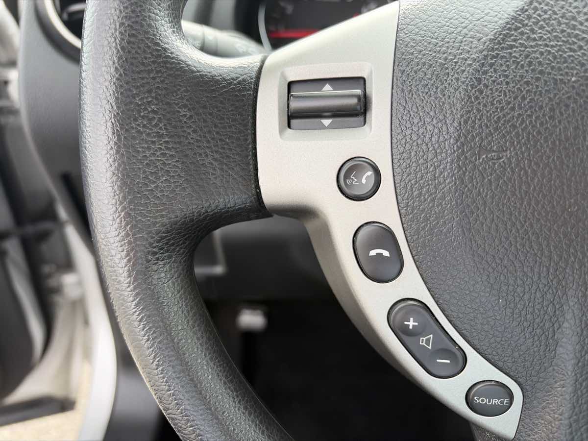 Nissan Rogue Select photo 31