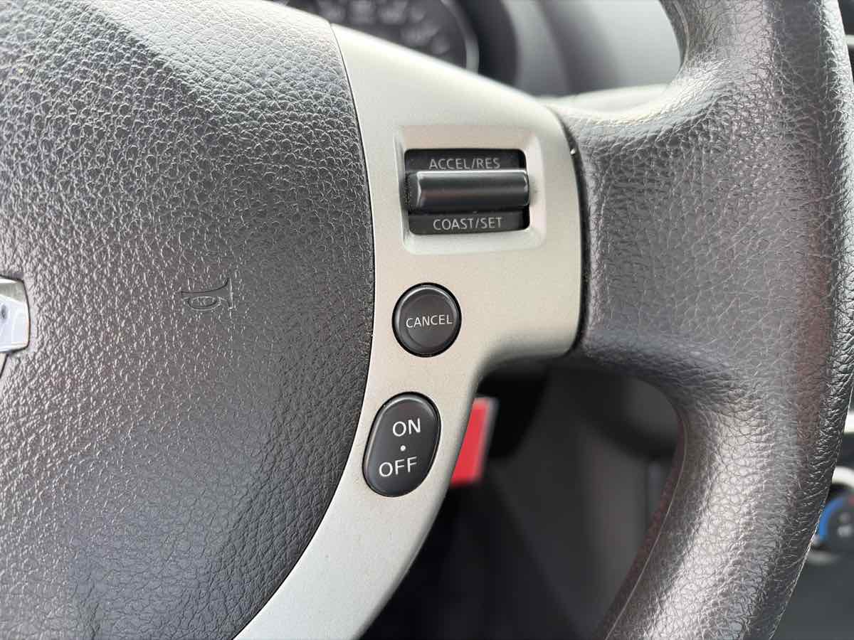 Nissan Rogue Select photo 32