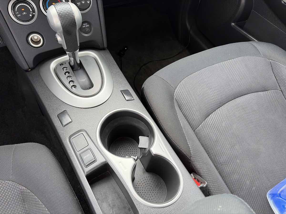 Nissan Rogue Select photo 35