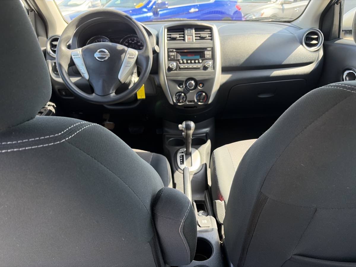 Nissan Versa photo 18