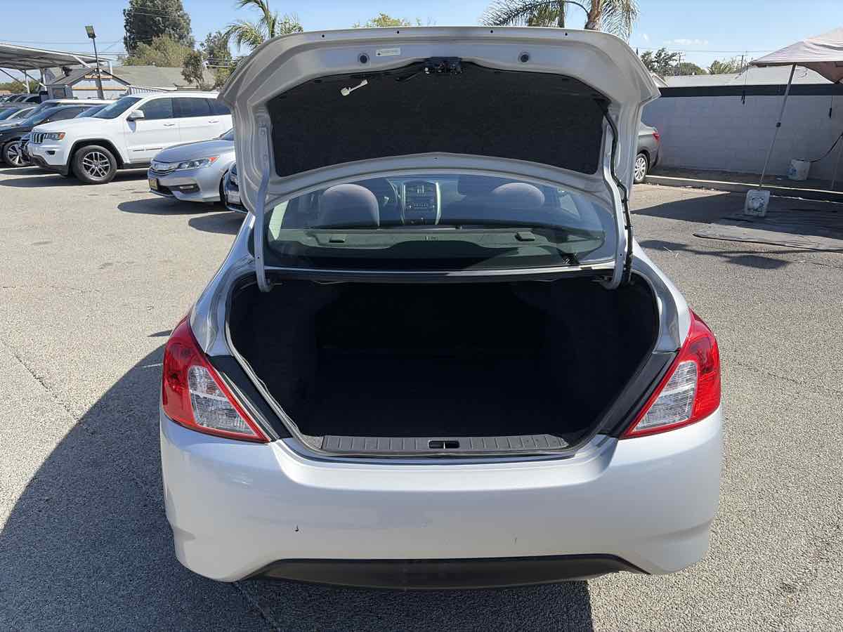 Nissan Versa photo 19