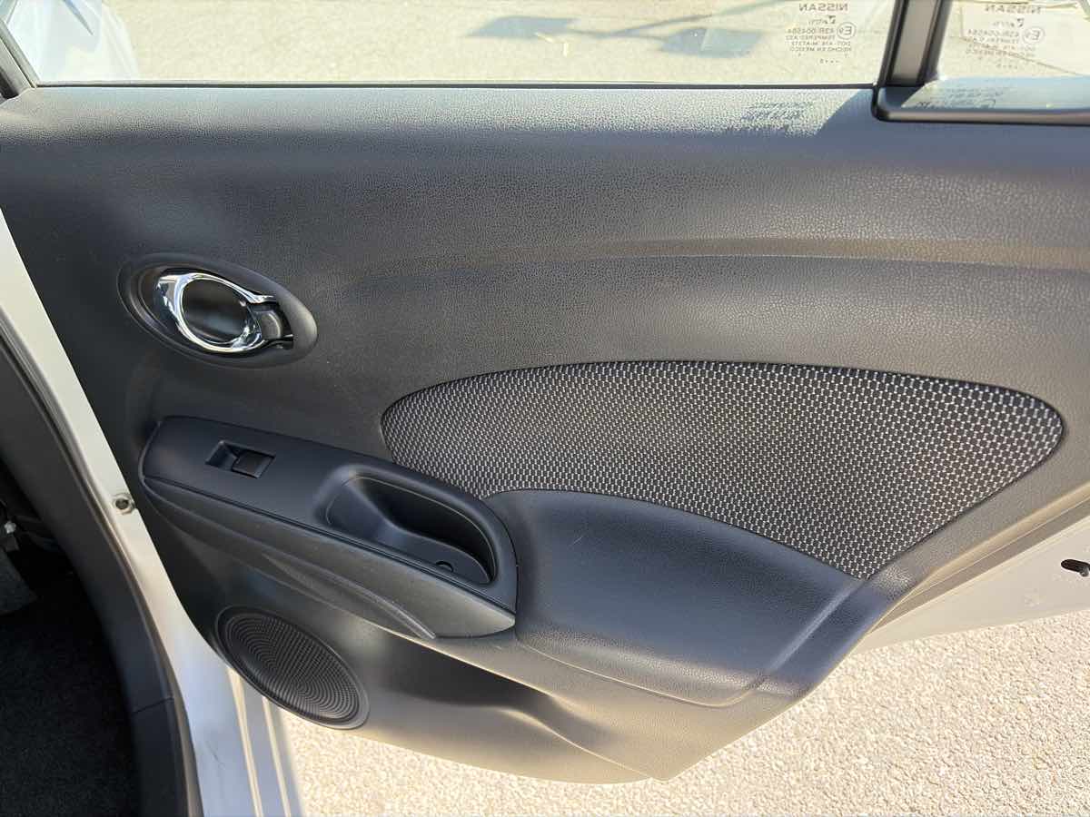 Nissan Versa photo 25