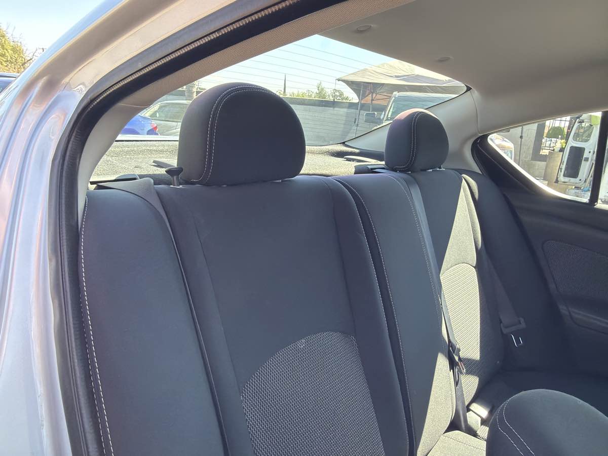 Nissan Versa photo 26