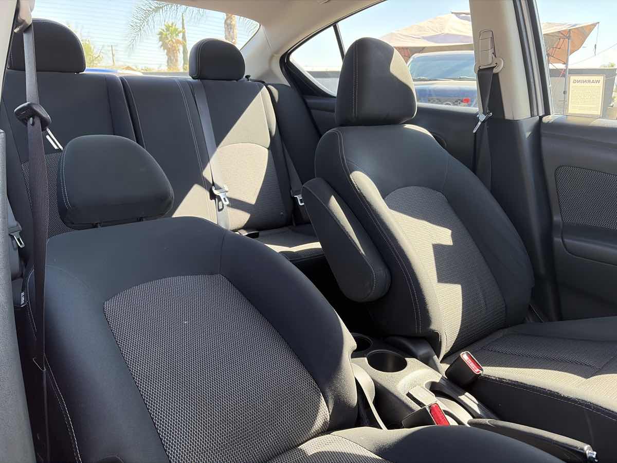 Nissan Versa photo 28