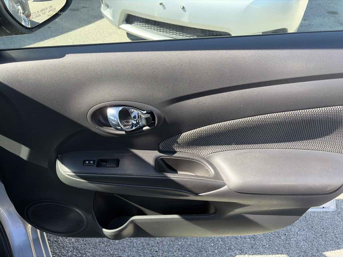 Nissan Versa photo 29