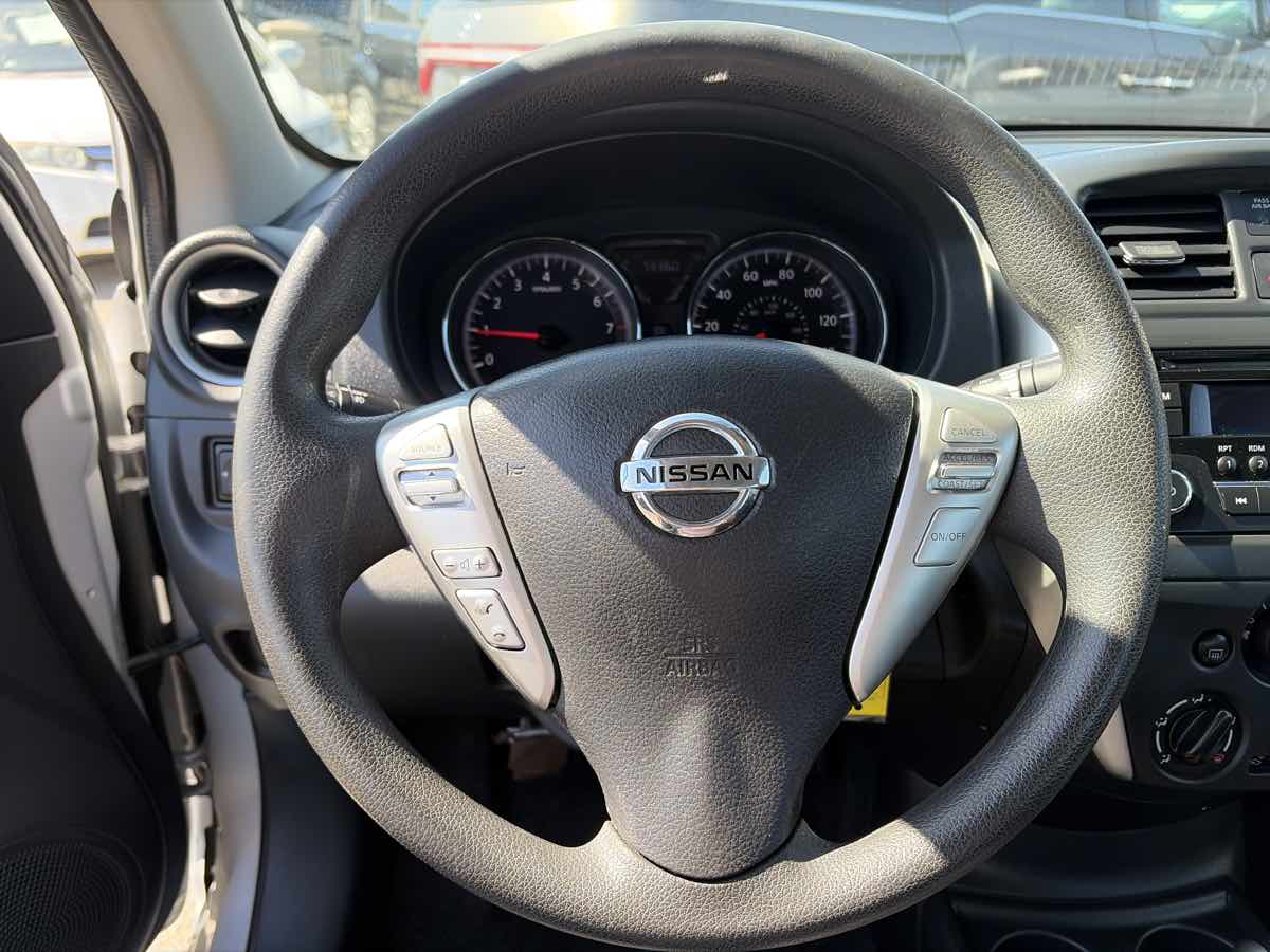 Nissan Versa photo 37