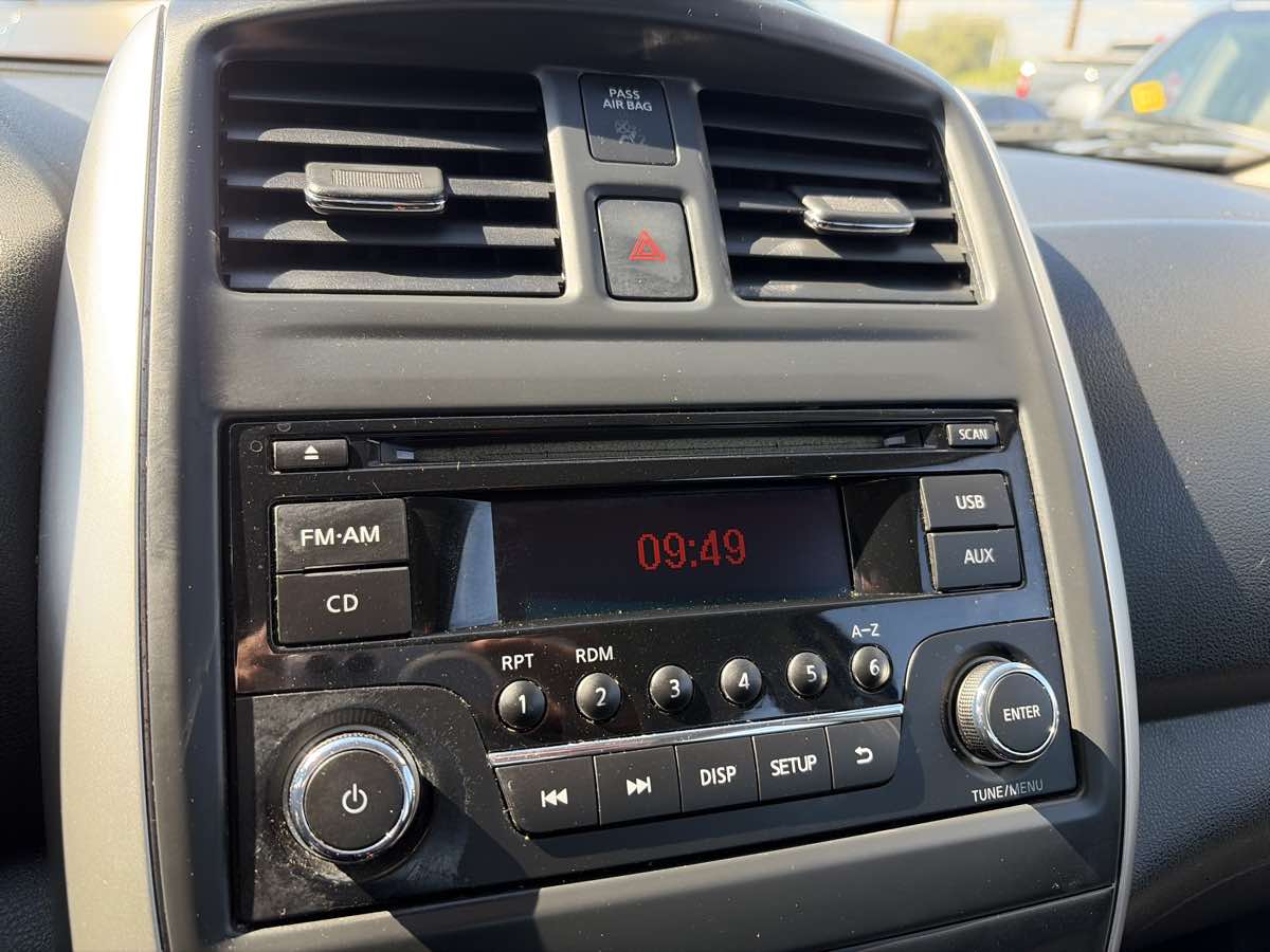Nissan Versa photo 41