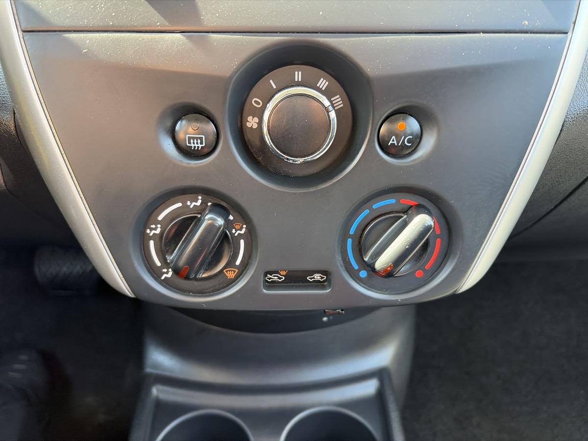 Nissan Versa photo 42