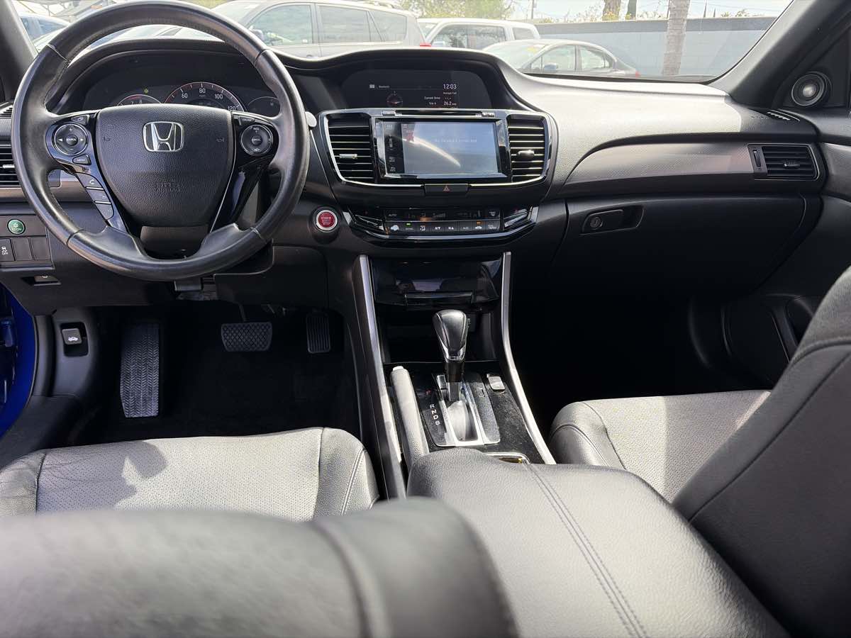 Honda Accord photo 10