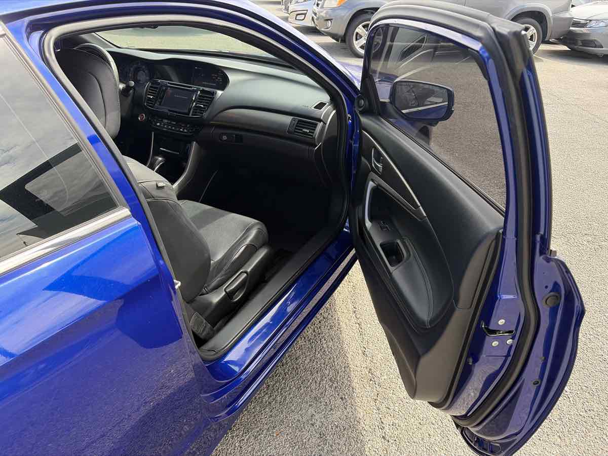 Honda Accord photo 15