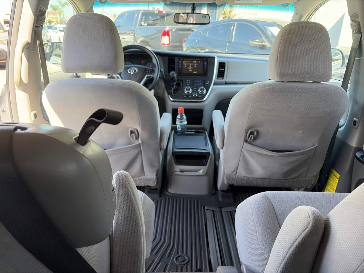 Toyota Sienna photo 12
