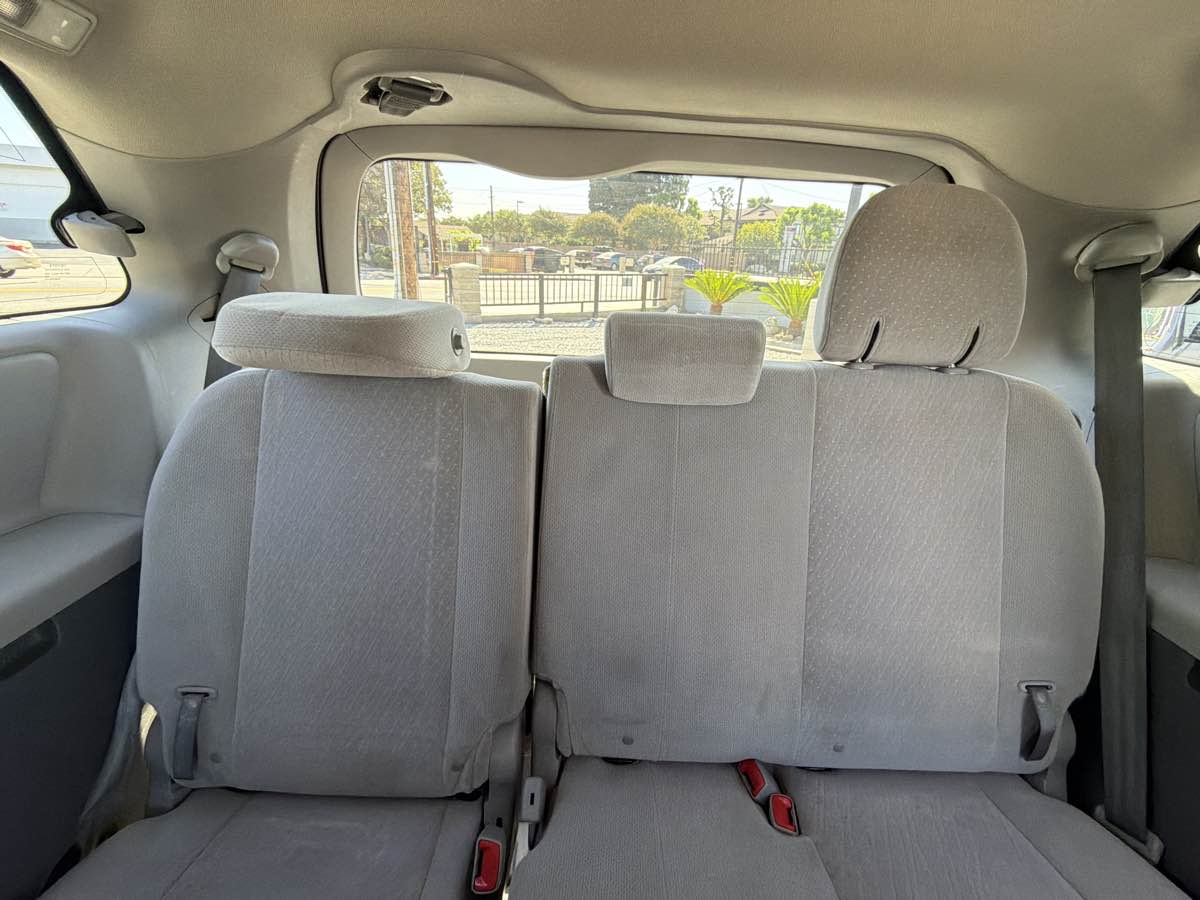 Toyota Sienna photo 13