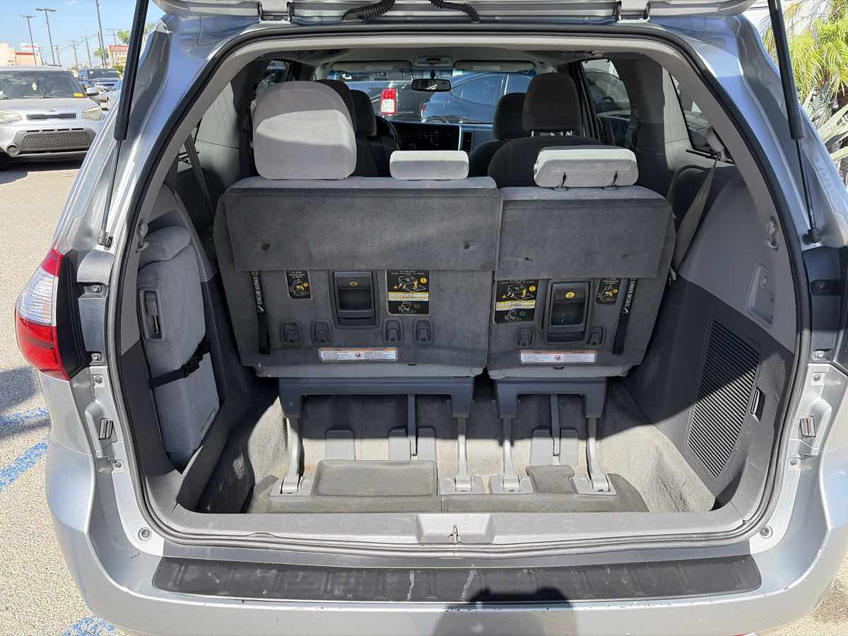 Toyota Sienna photo 15