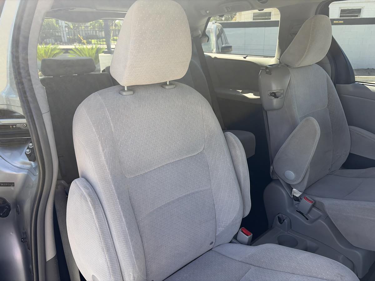 Toyota Sienna photo 19