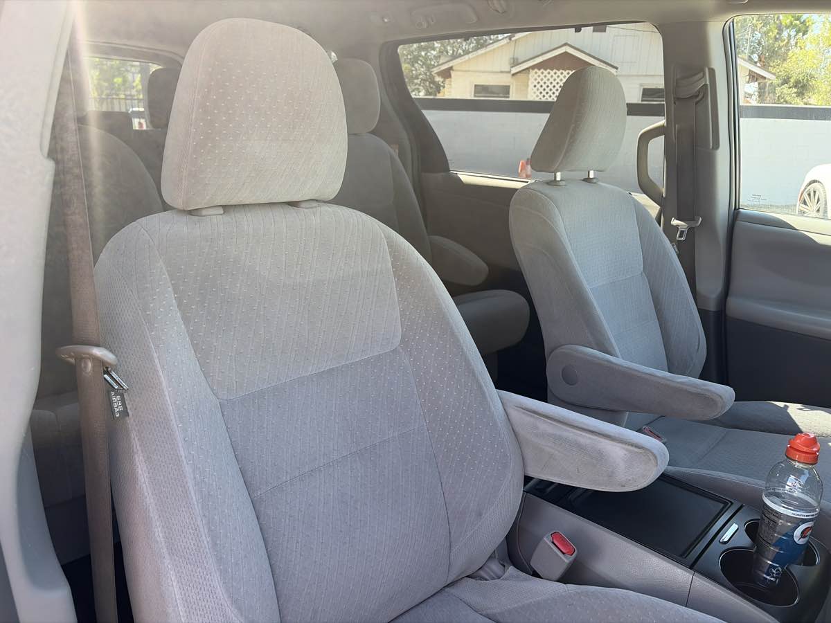 Toyota Sienna photo 26