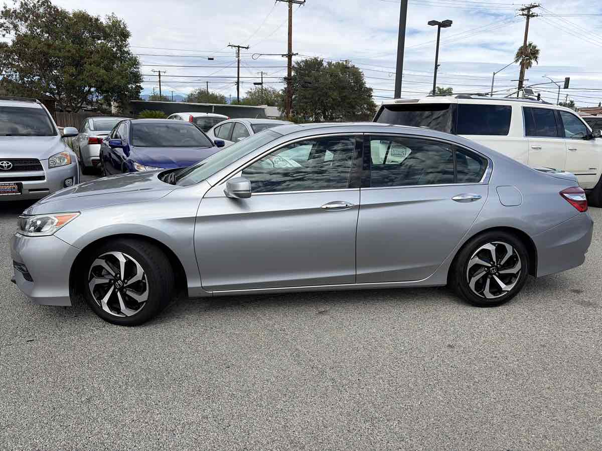 Honda Accord photo 2