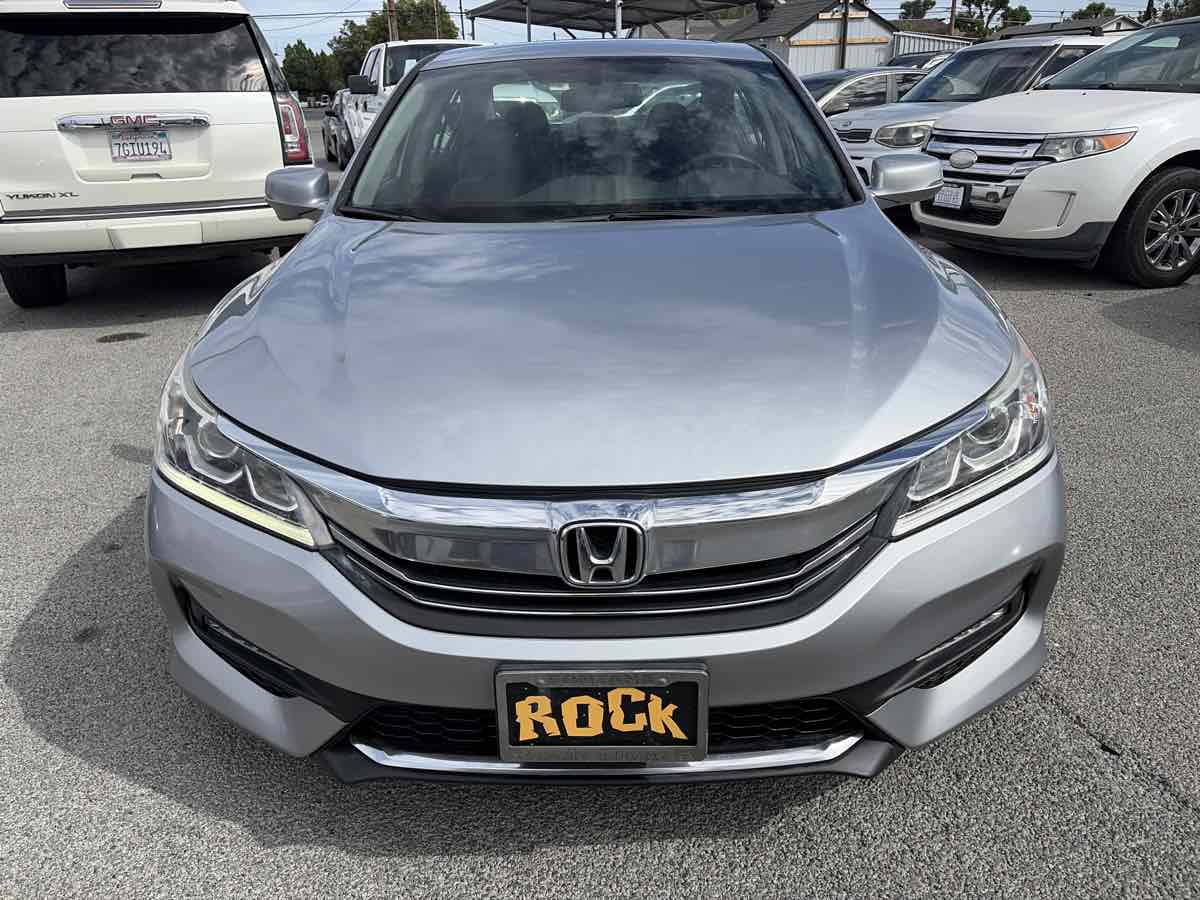 Honda Accord photo 5