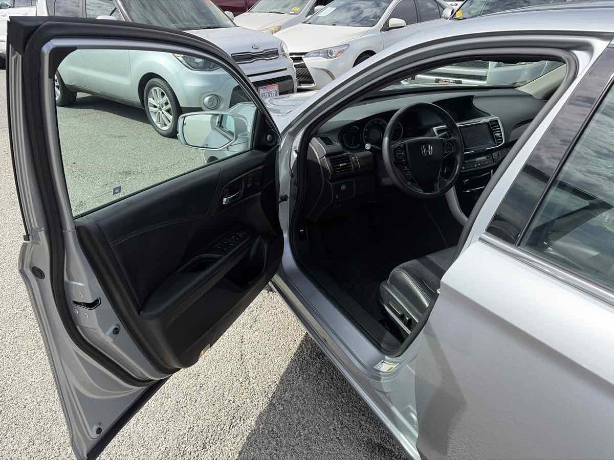 Honda Accord photo 6