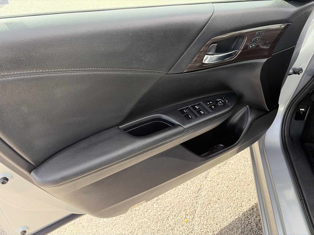 Honda Accord photo 7